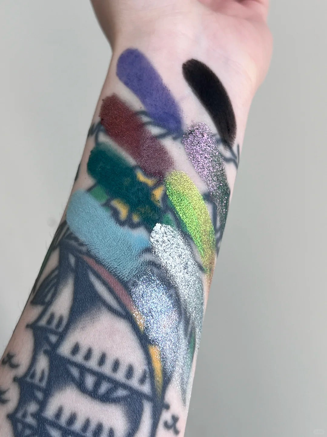 CHARM VARY Savage Growth 9-Color Chameleon Eyeshadow Palette T4728