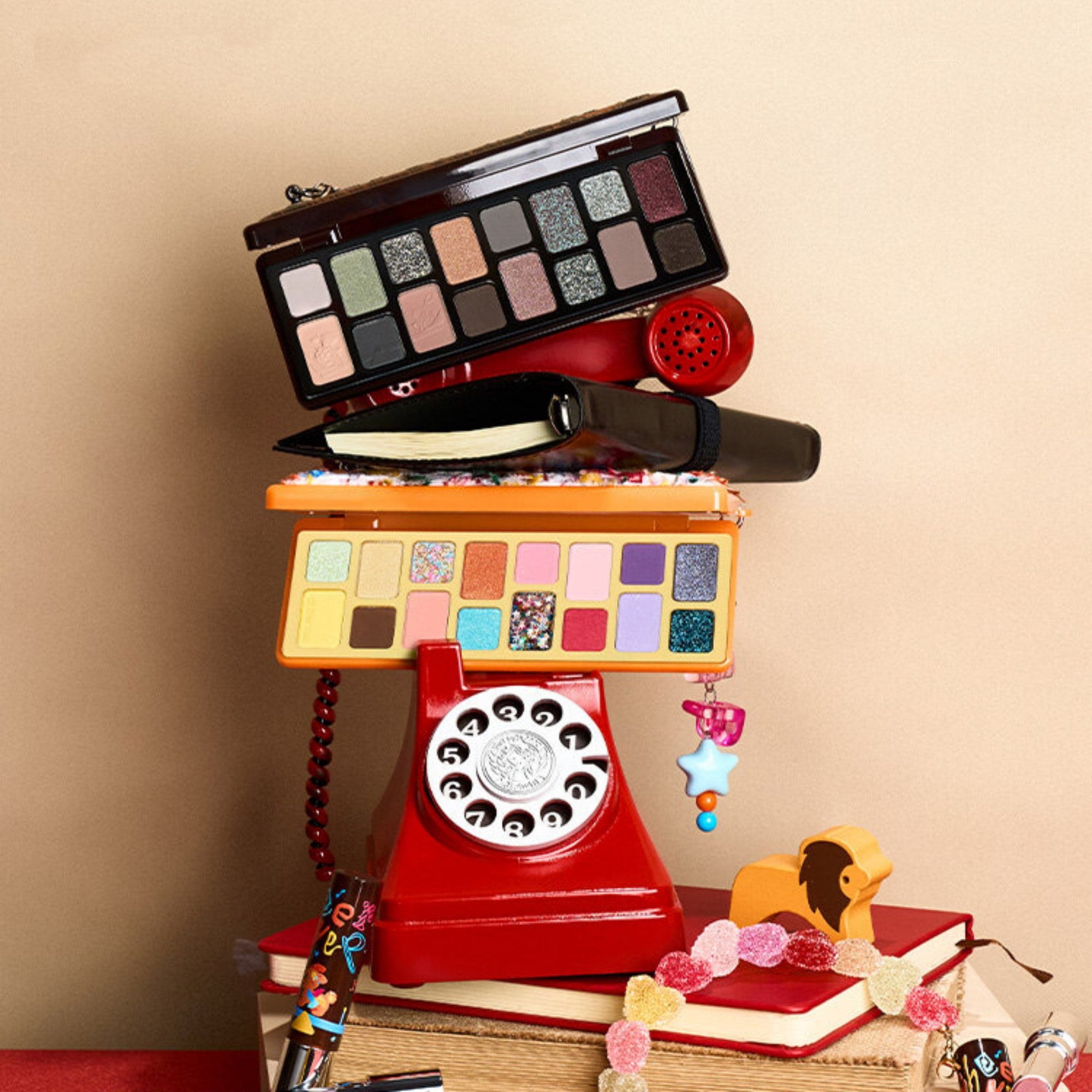 QianYan  Children's Day Collection 16-color Eyeshadow Palette T5754
