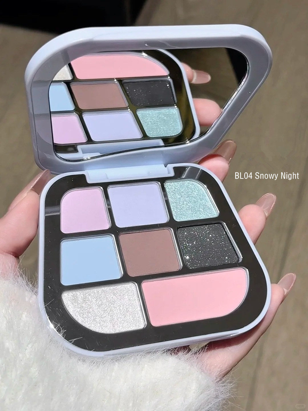 FOCALLURE 8-Color Pearlescent Chameleon Eyeshadow Palette T4304