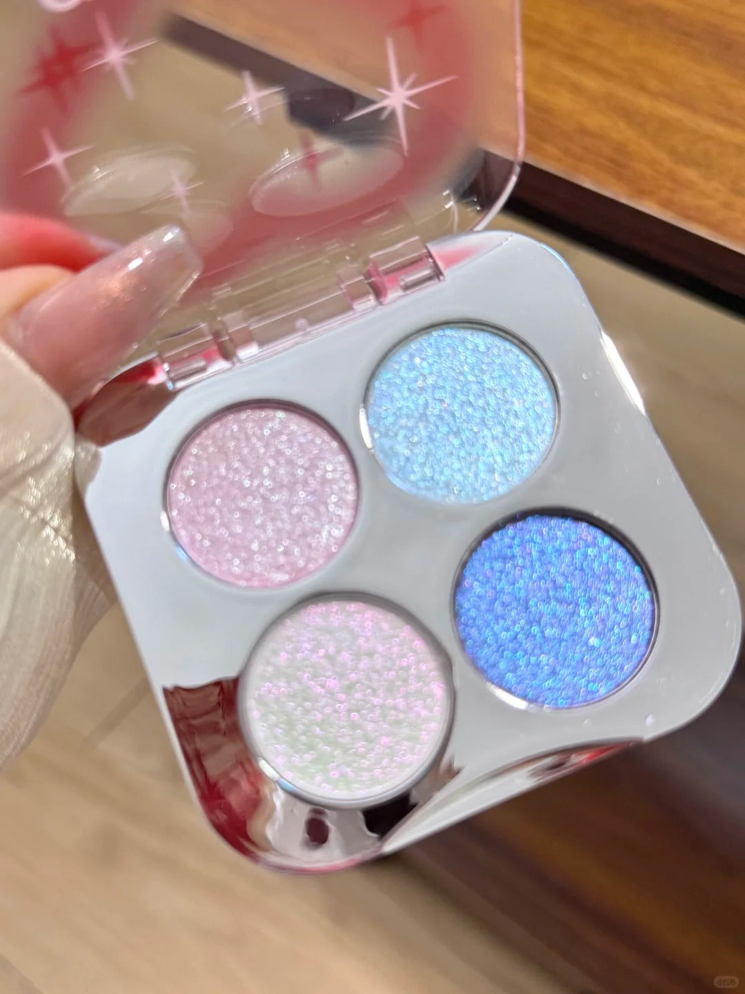 CHIOTURE 4-color Diamond Shimmer Eyeshadow Palette T4765