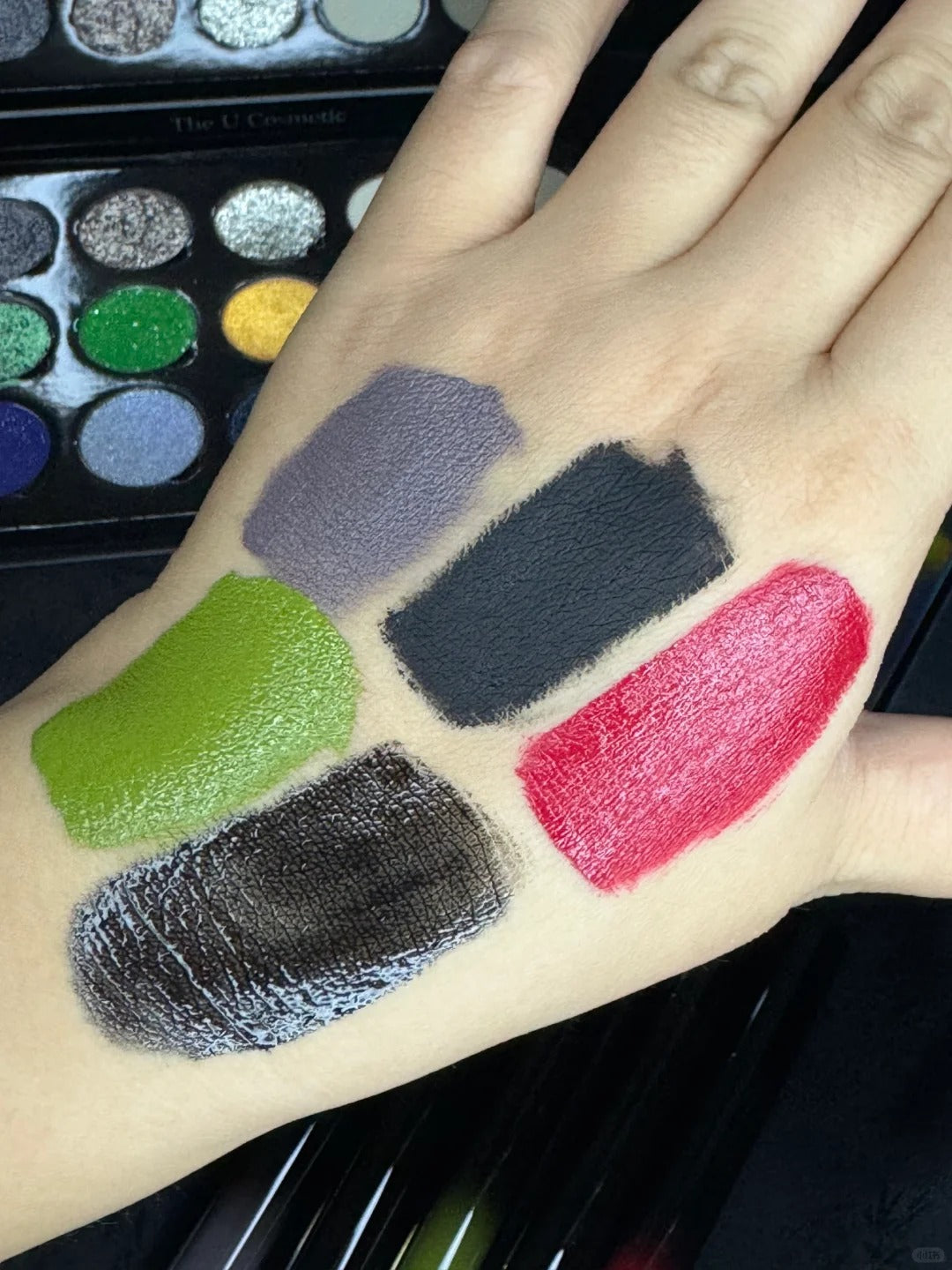 THE U COSMETICS Unique Gothic Smoky Lip Glaze T4089