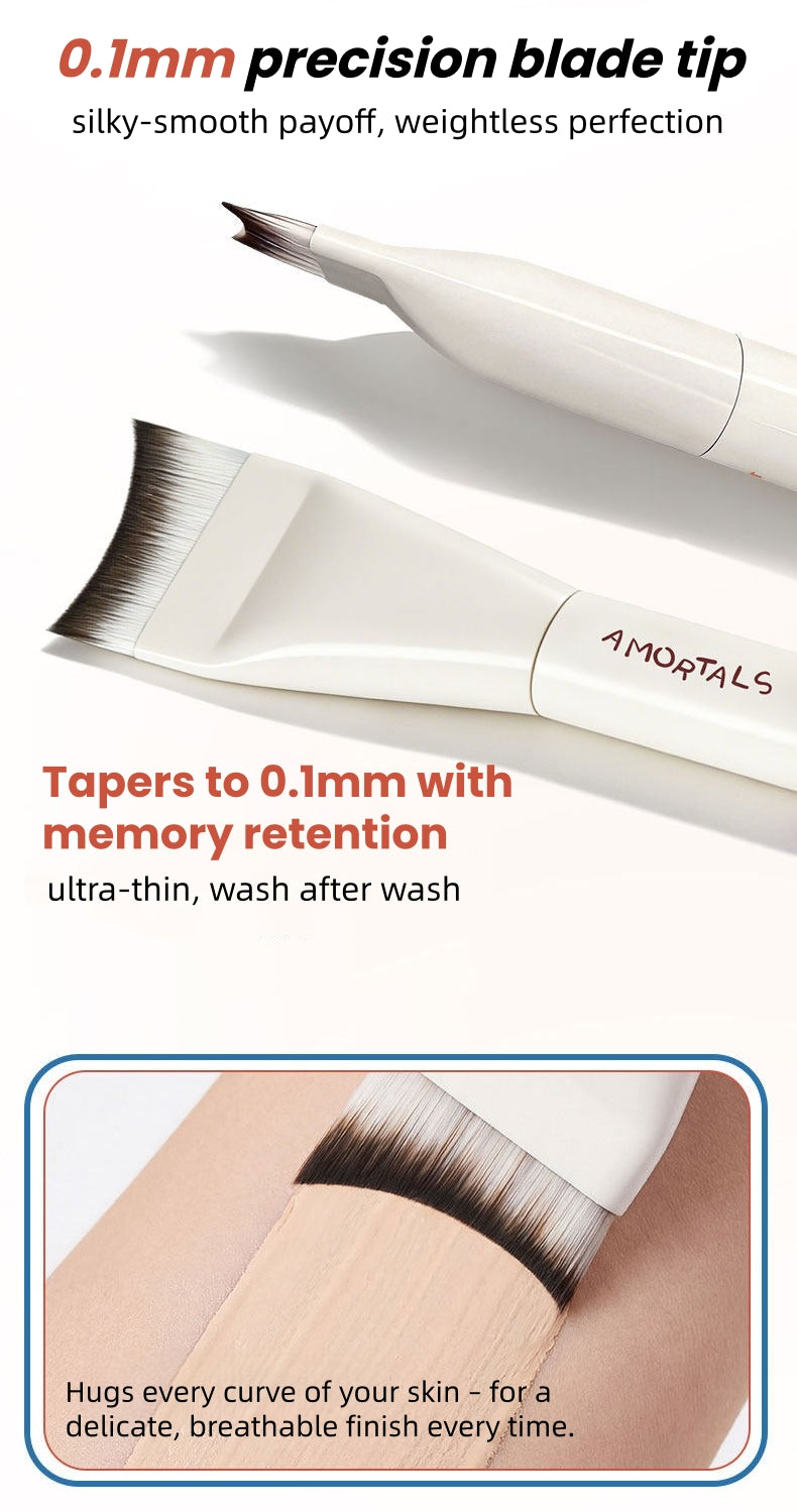 AMORTALS Flawless Crescent-shaped Foundation Brush T5741