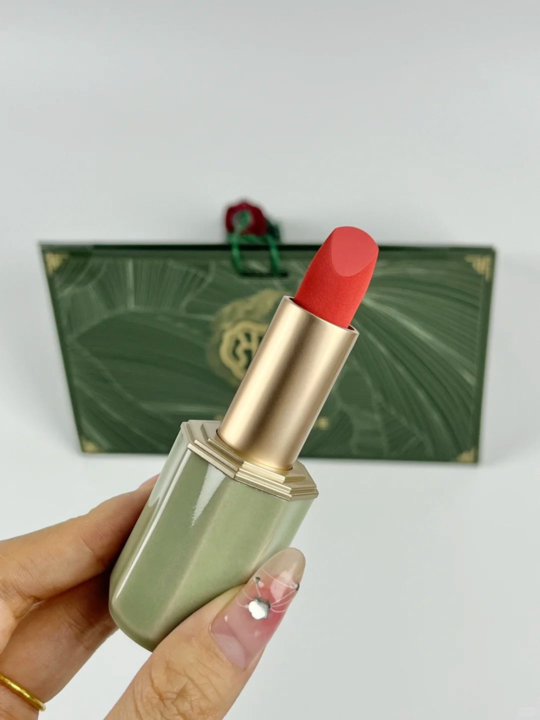 أحمر شفاه دراوشاين ريد كاليكس كوليكشن فيلفيت ماتيه T4246