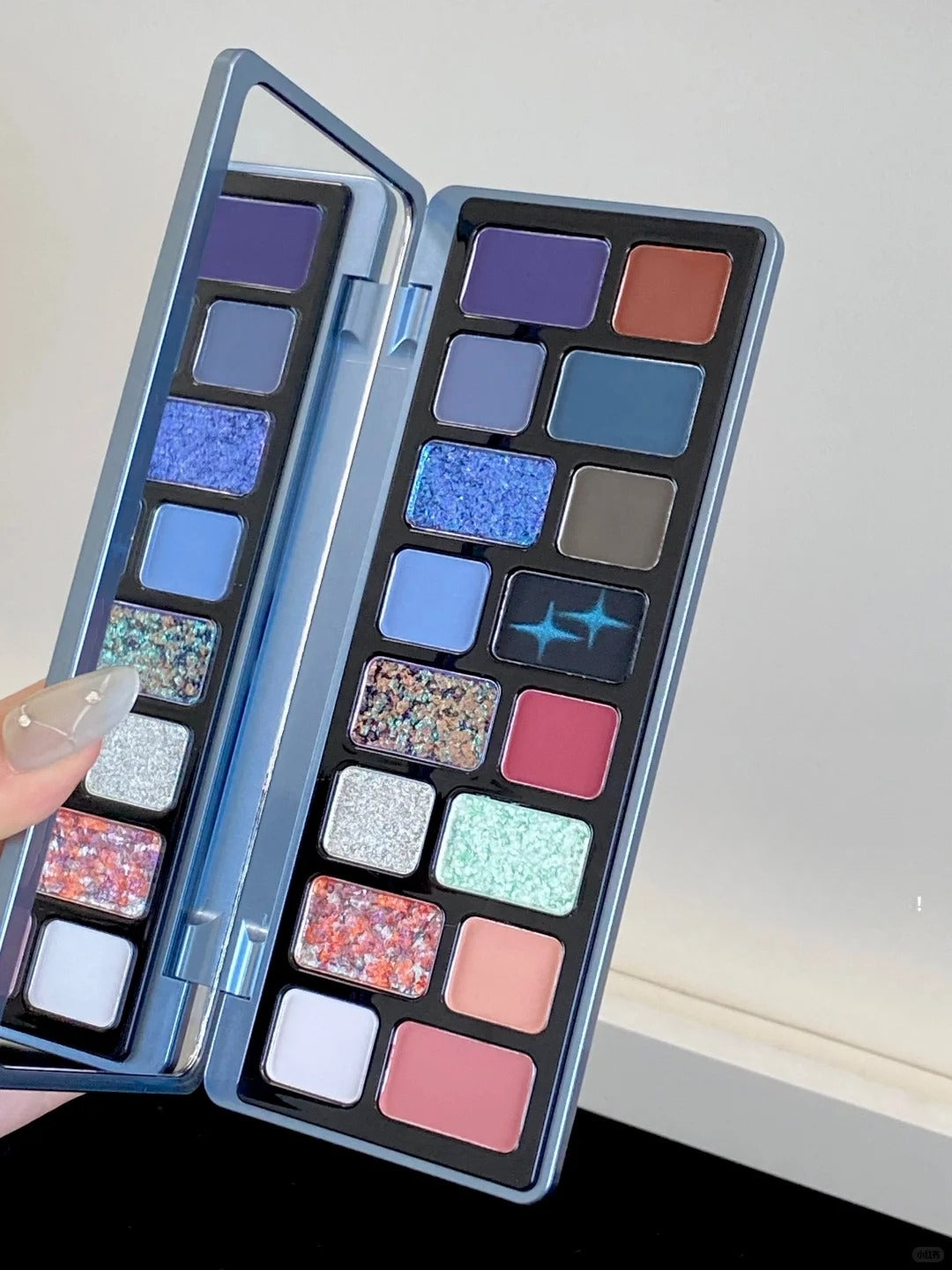QianYan X Freya86 Breaking Cocoon #Star Core Eyeshadow Palette T5101