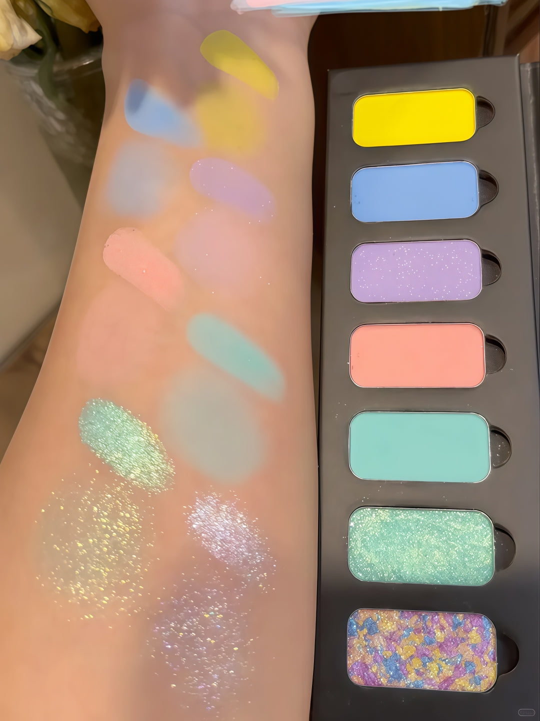 YIZHI Cloud Garden Collection Eyeshadow Palette #Midsummer T5852