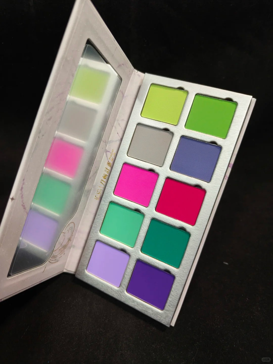 DRAMO Moon Season Eyeshadow Palette 011 Mythical Chroma T5349