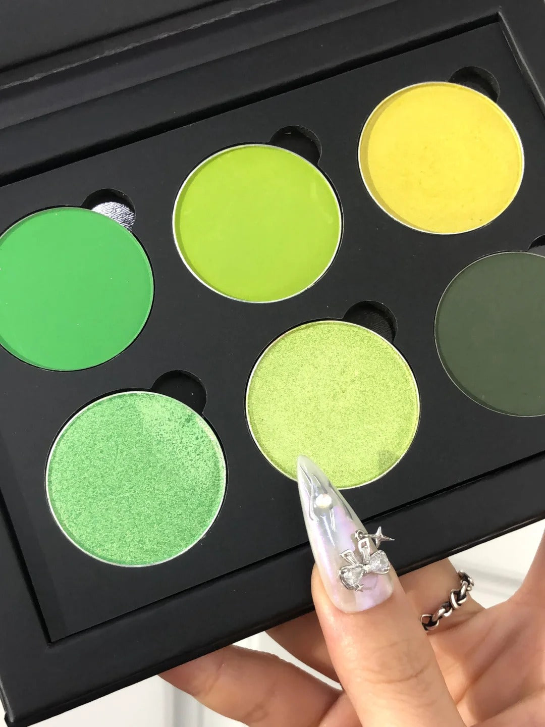 SUET NEI Gothic Style 6 Colors Eyeshadow Palette T4082