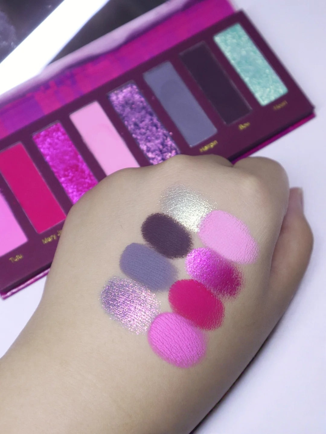 Narimi Love Picture Book 8-Color Chameleon Eyeshadow Palette (9.0) T5138