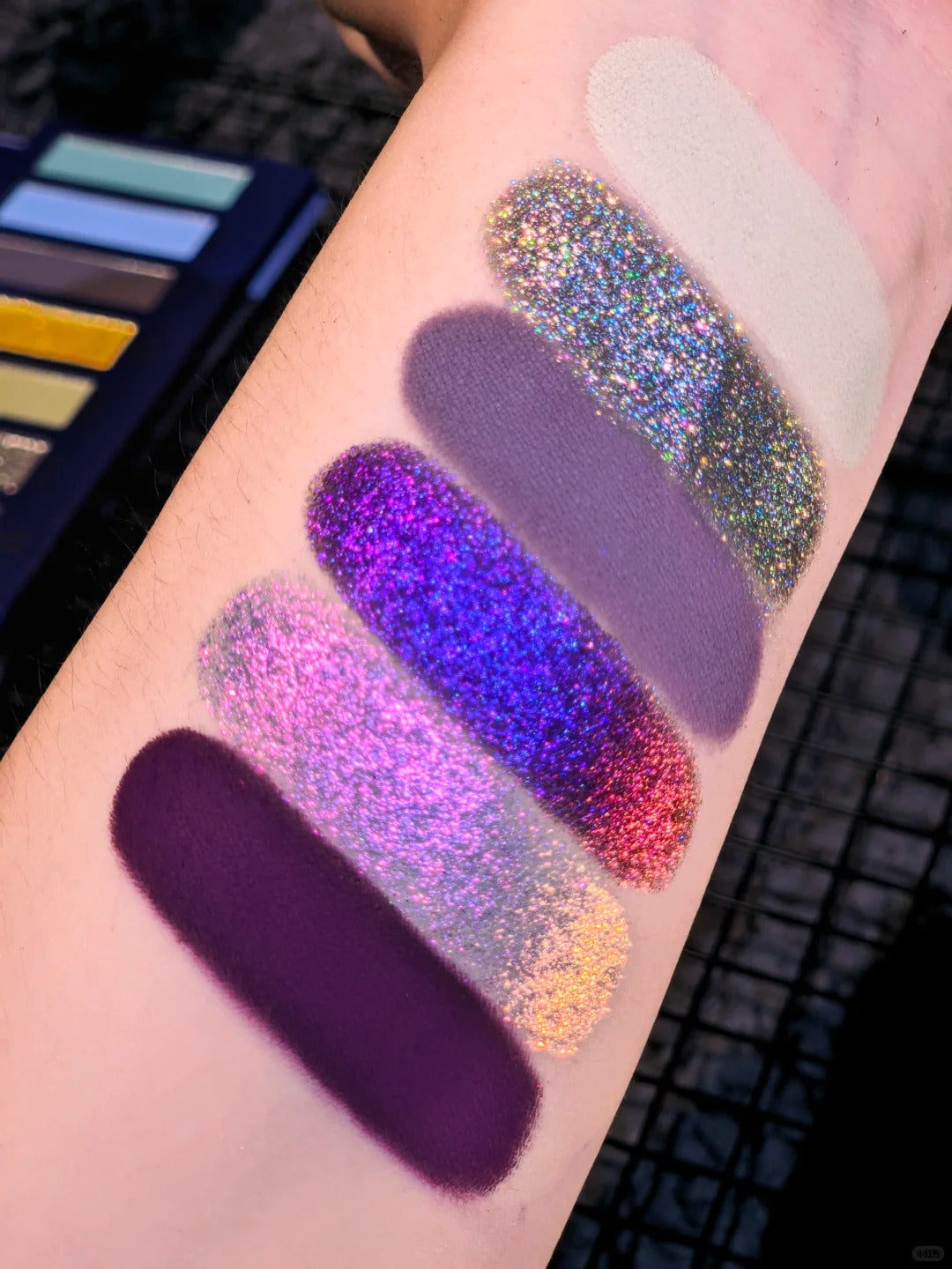 Narimi Pearl 12-Color Chameleon Eyeshadow Palette (10.0) T5799