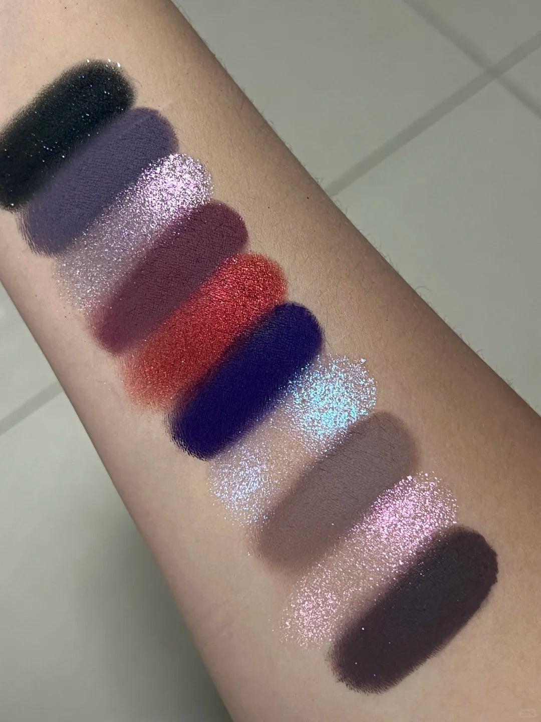 ROINGNEAO Grayscale Awareness Smoky Eyeshadow Palette T5095