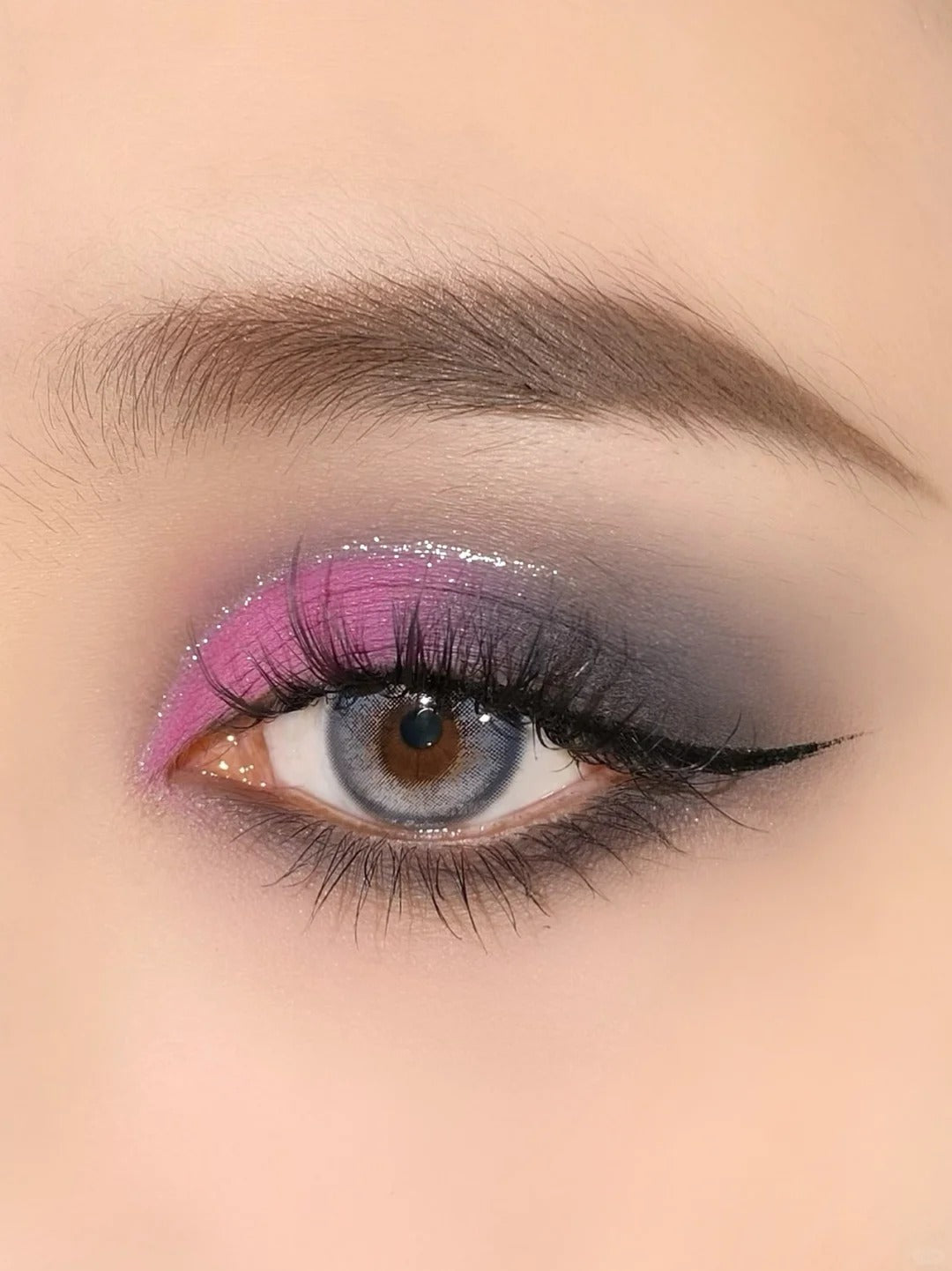 SheDella Black Pink Swan 8-Color Eyeshadow Palette T4441