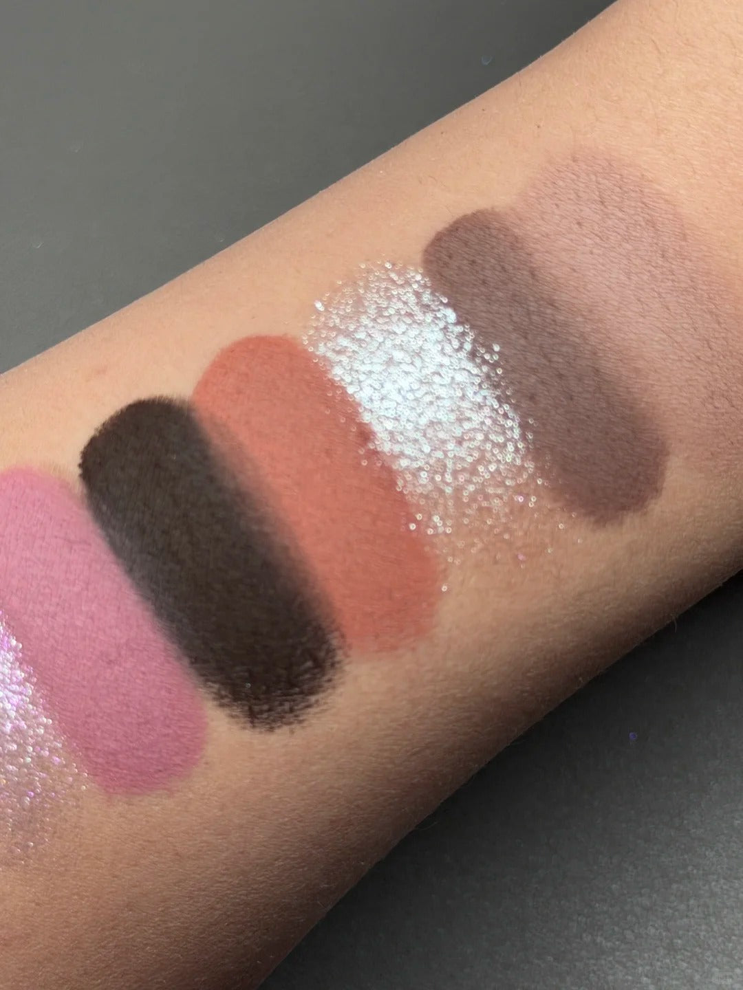 ROINGNEAO Diffuse Fog Smoky Eyeshadow Palette T5400