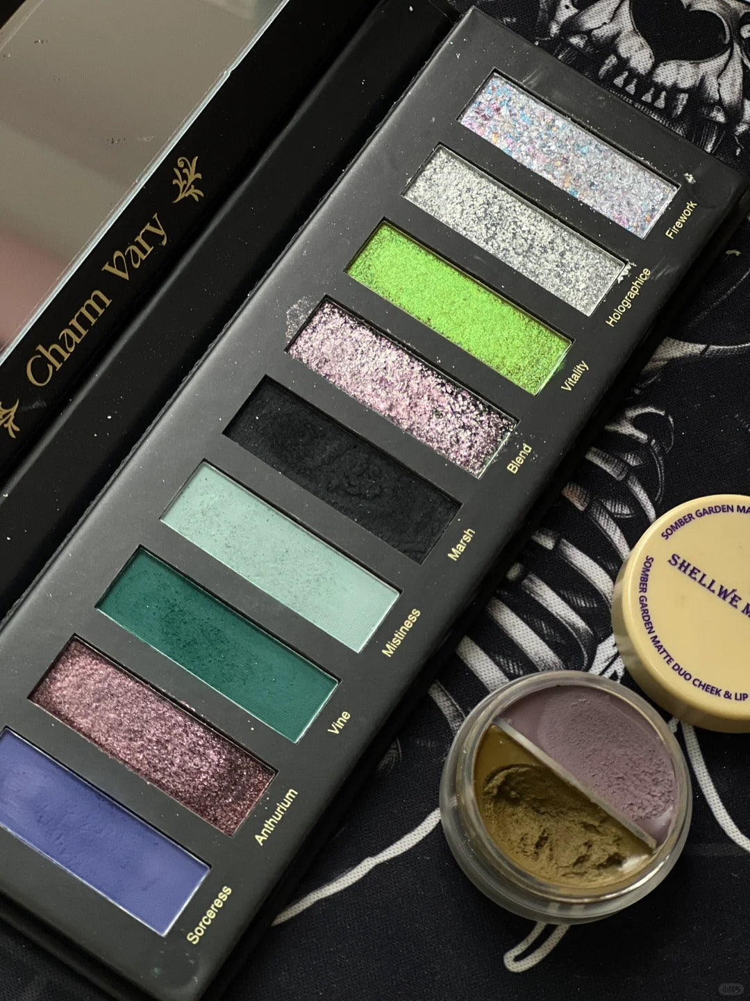 CHARM VARY Savage Growth 9-Color Chameleon Eyeshadow Palette T4728