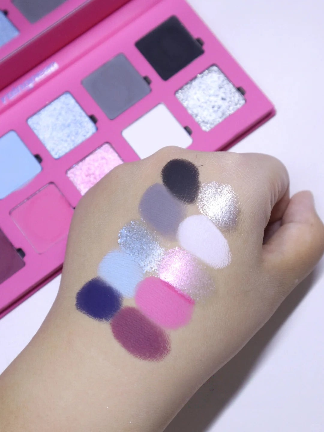 ROINGNEAO Infinite Loading Smoky Eyeshadow Palette T5096