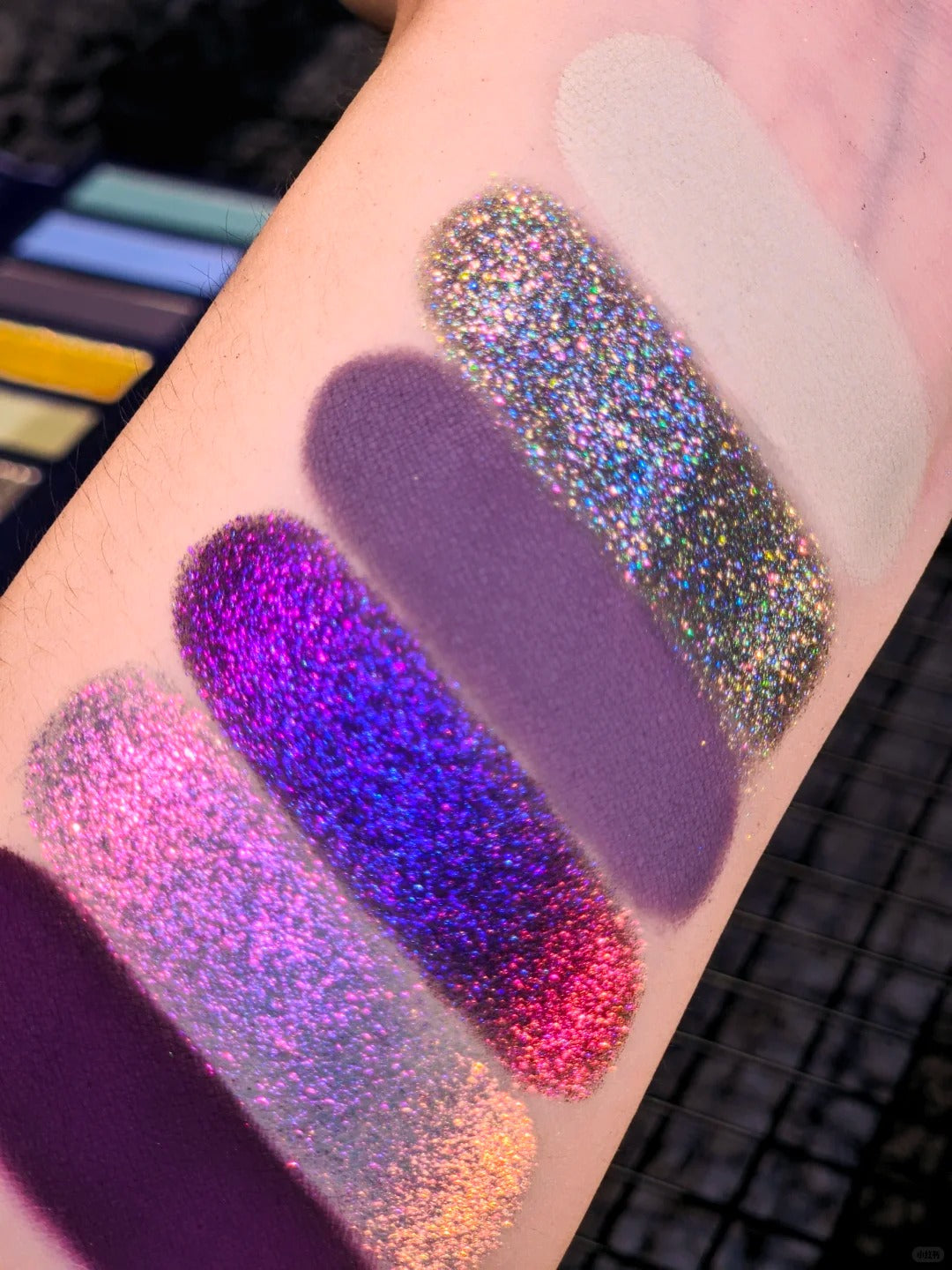 Narimi Pearl 12-Color Chameleon Eyeshadow Palette (10.0) T5799