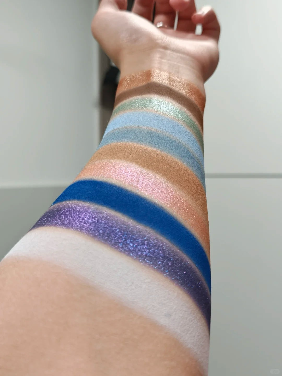 ROINGNEAO Blues Symphony Smoky Eyeshadow Palette T5749