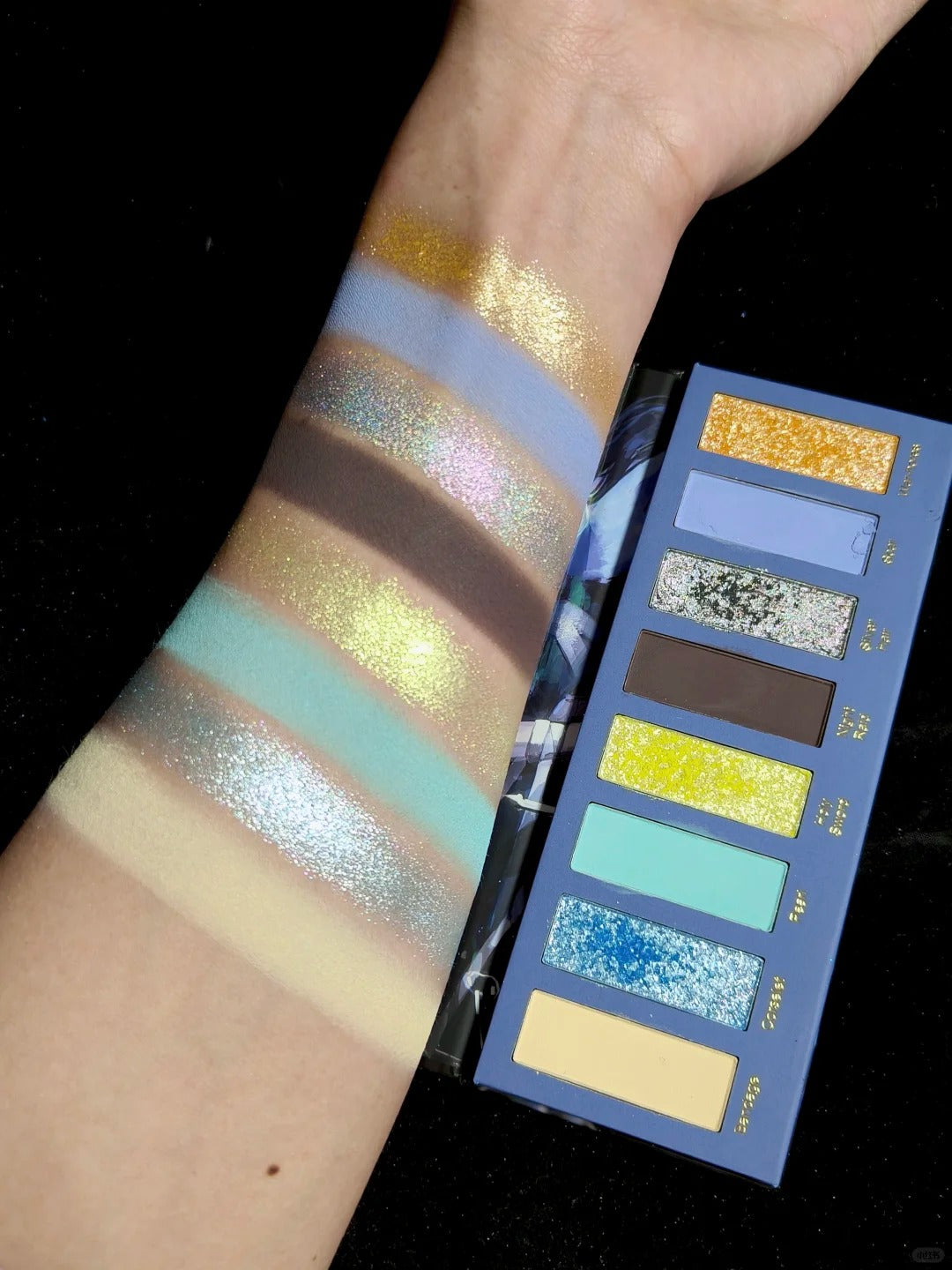 Narimi Pegasus Knight 8-Color Chameleon Eyeshadow Palette (8.0) T4619