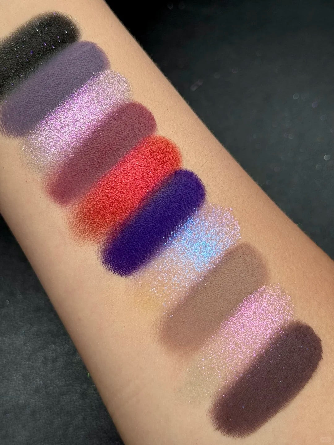 ROINGNEAO Grayscale Awareness Smoky Eyeshadow Palette T5095