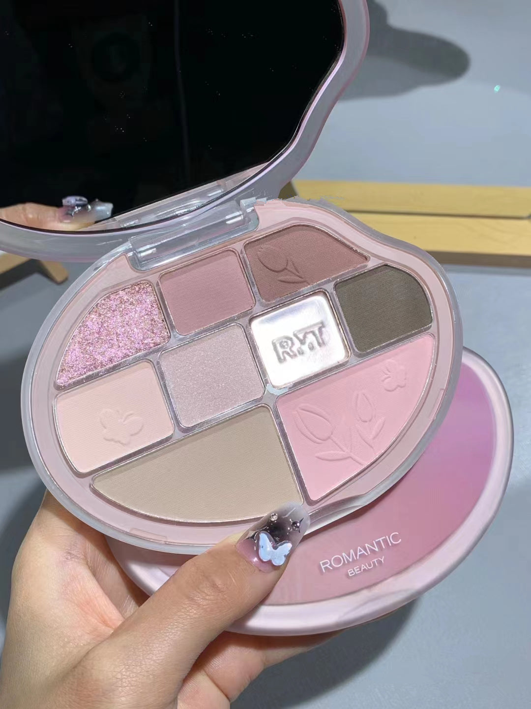 ROMANTIC BEAUTY Flower Spectrum All-In-One Makeup Palette T3828