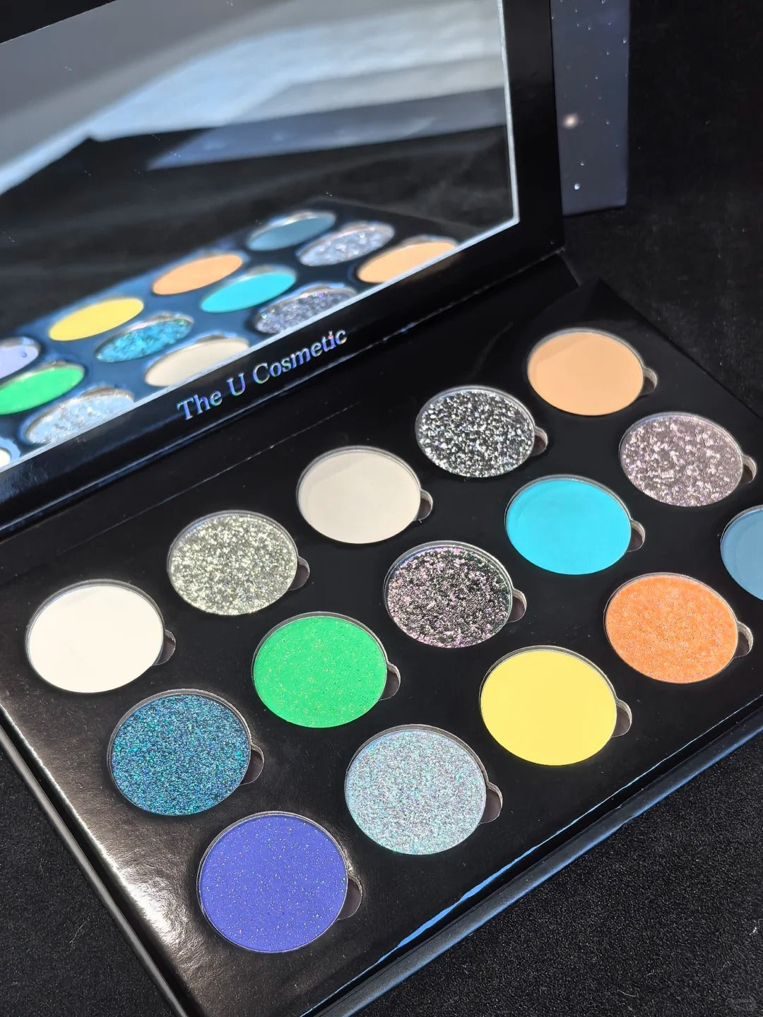 THE U COSMETICS Eye Of Universe 15 Color Chameleon Eyeshadow Palette T4081