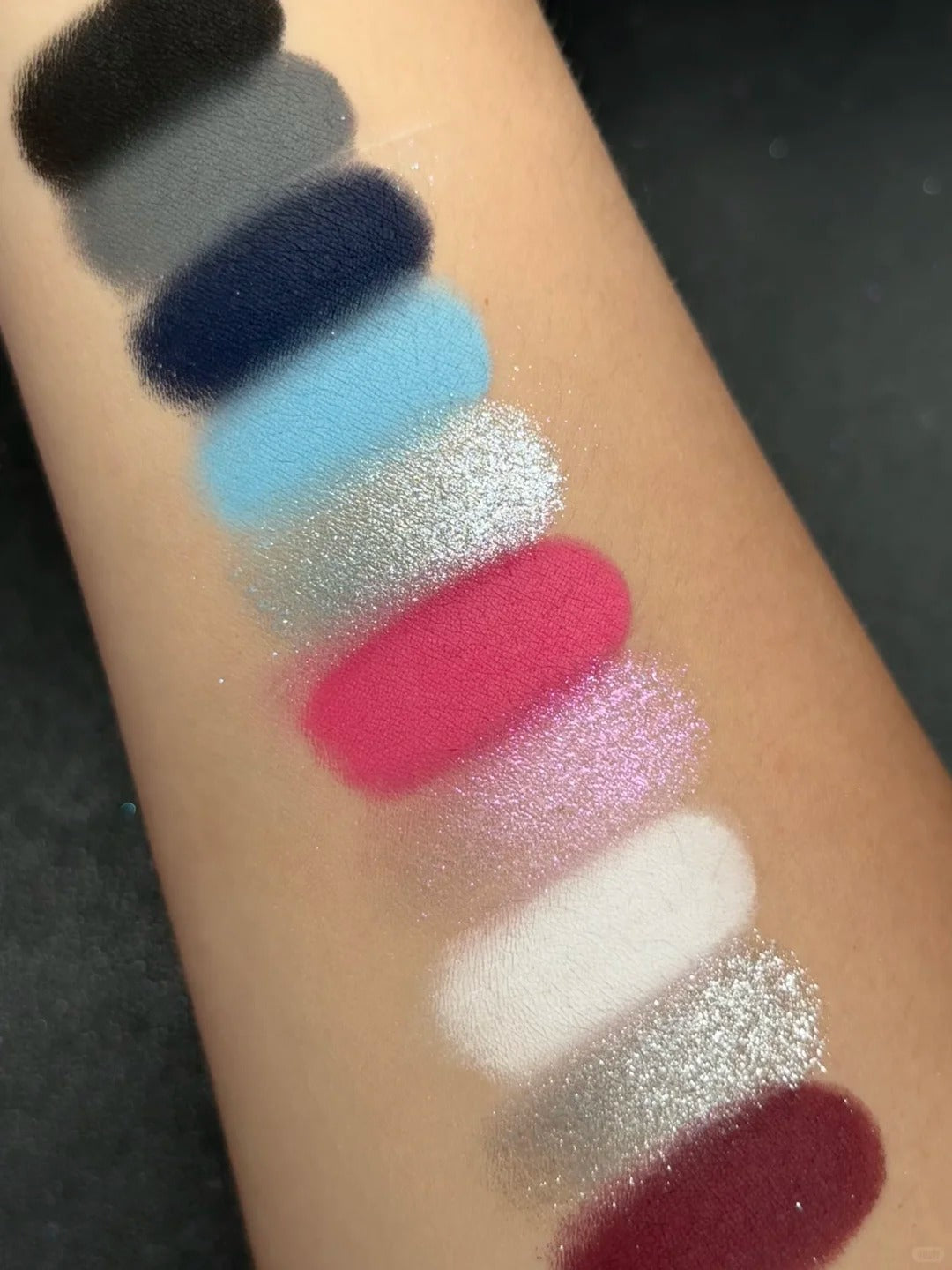 ROINGNEAO Infinite Loading Smoky Eyeshadow Palette T5096