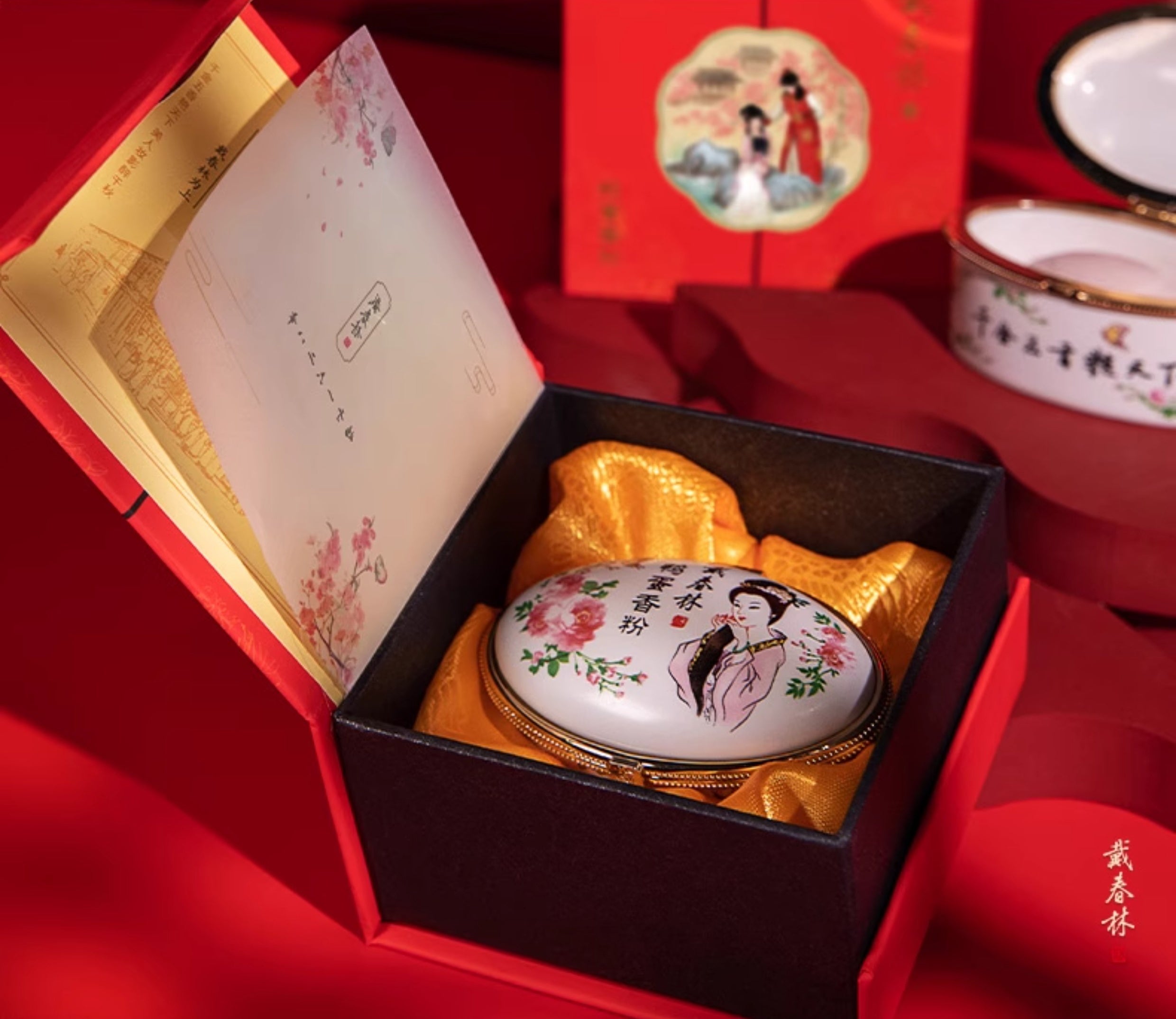 DaiChunLin Ceramics Duck Egg Oil-control Fragrant Pressed Powder T5074