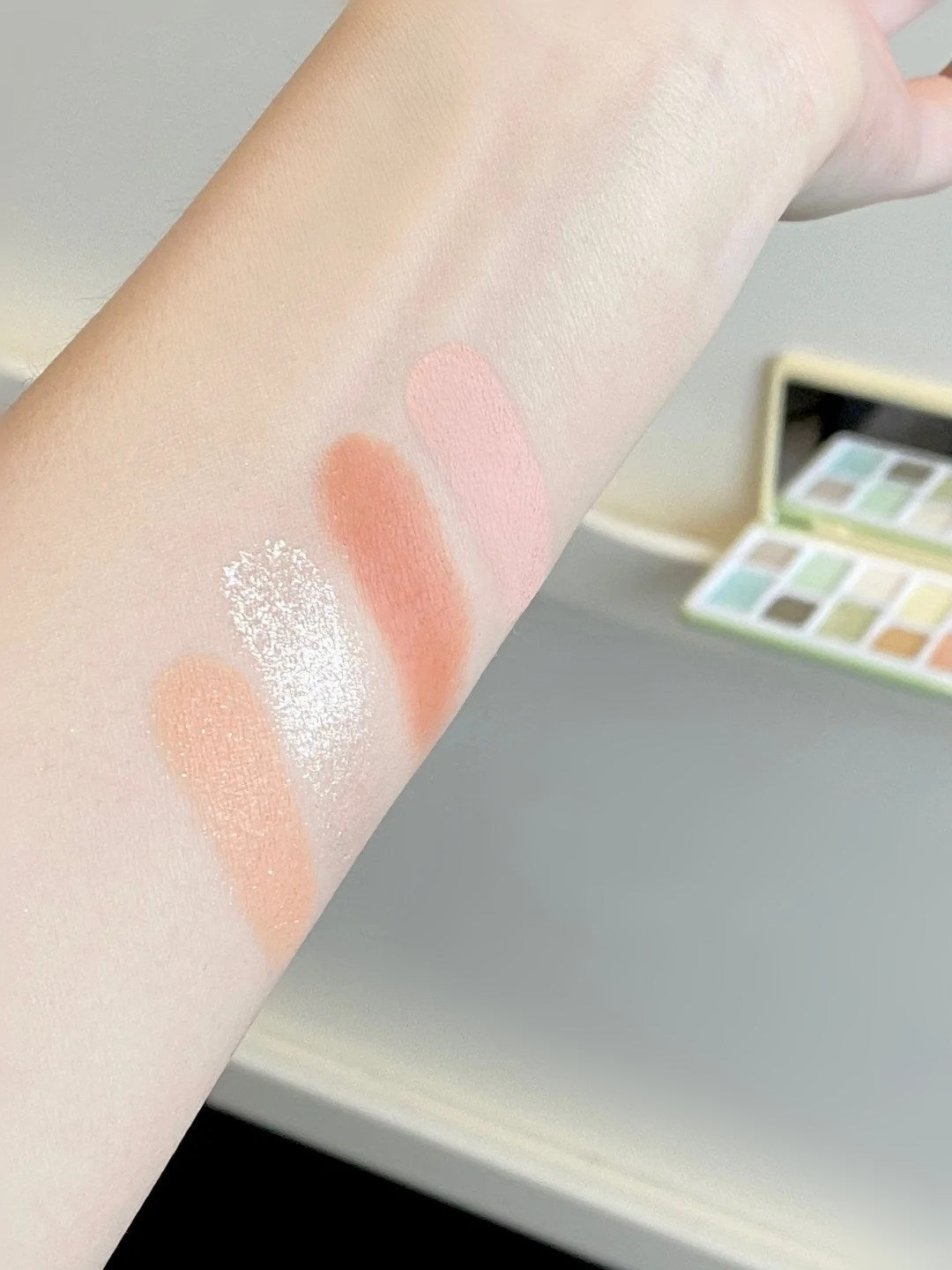 QianYan Lime Cheese 16-Color Eyeshadow Palette T4349