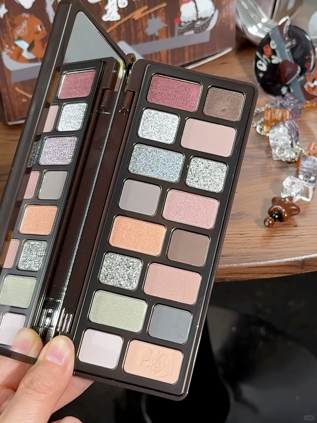 QianYan  Children's Day Collection 16-color Eyeshadow Palette T5754