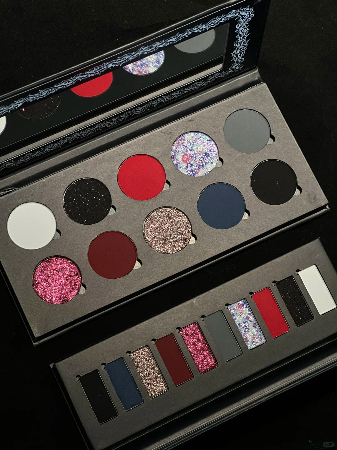 SHELLWE MAKEUP X freya86 PUNK BUNNY Chameleon Eyeshadow Palette