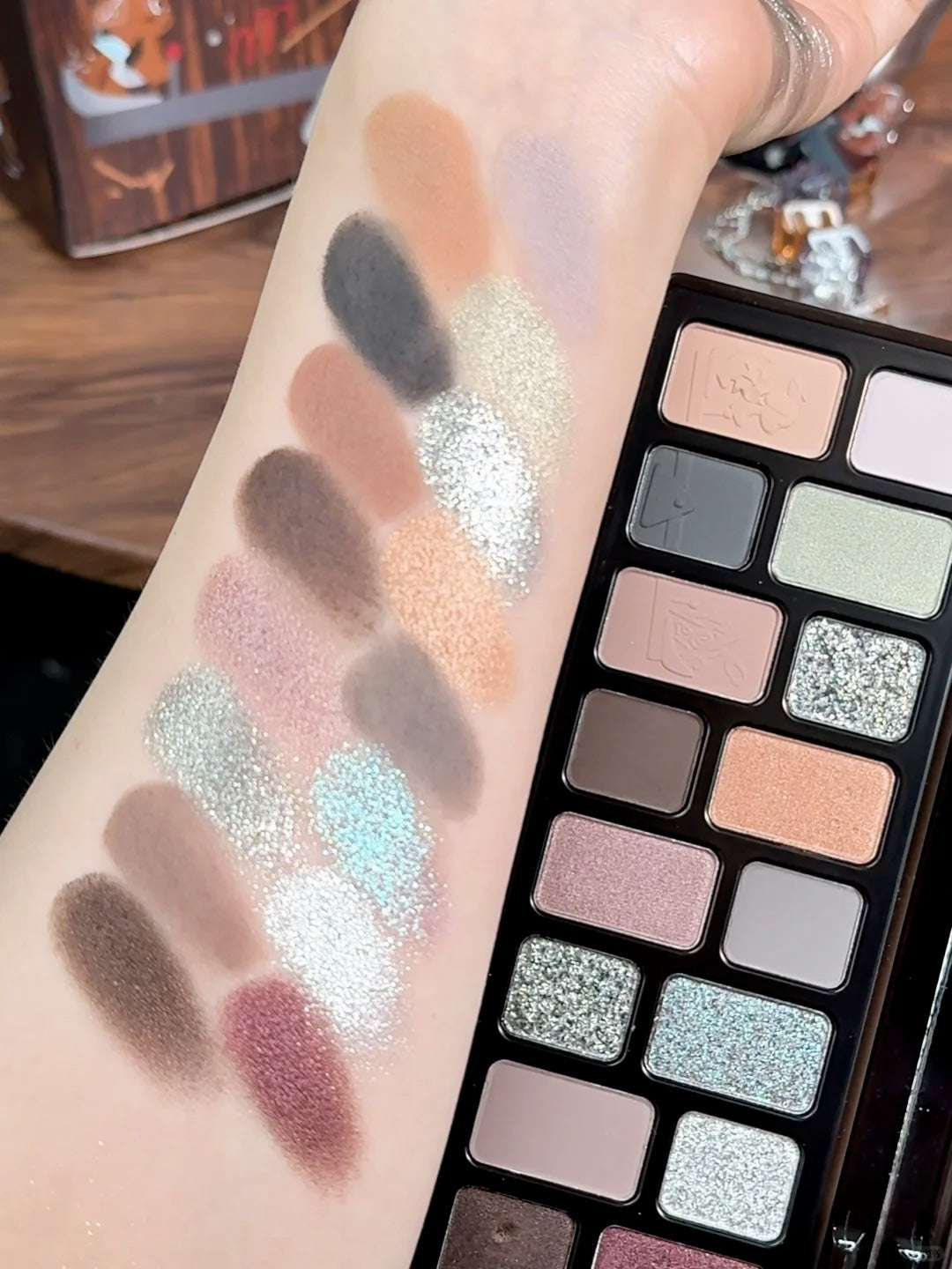 QianYan  Children's Day Collection 16-color Eyeshadow Palette T5754