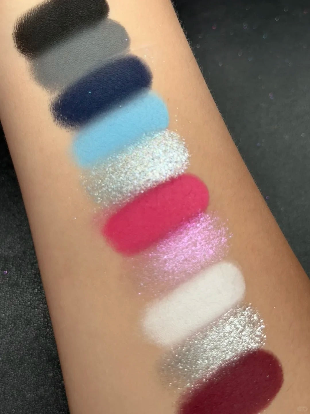 ROINGNEAO Infinite Loading Smoky Eyeshadow Palette T5096