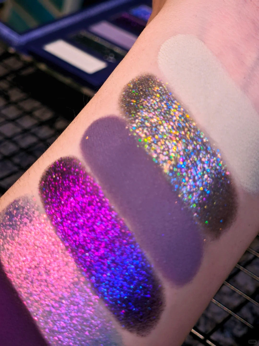 Narimi Pearl 12-Color Chameleon Eyeshadow Palette (10.0) T5799