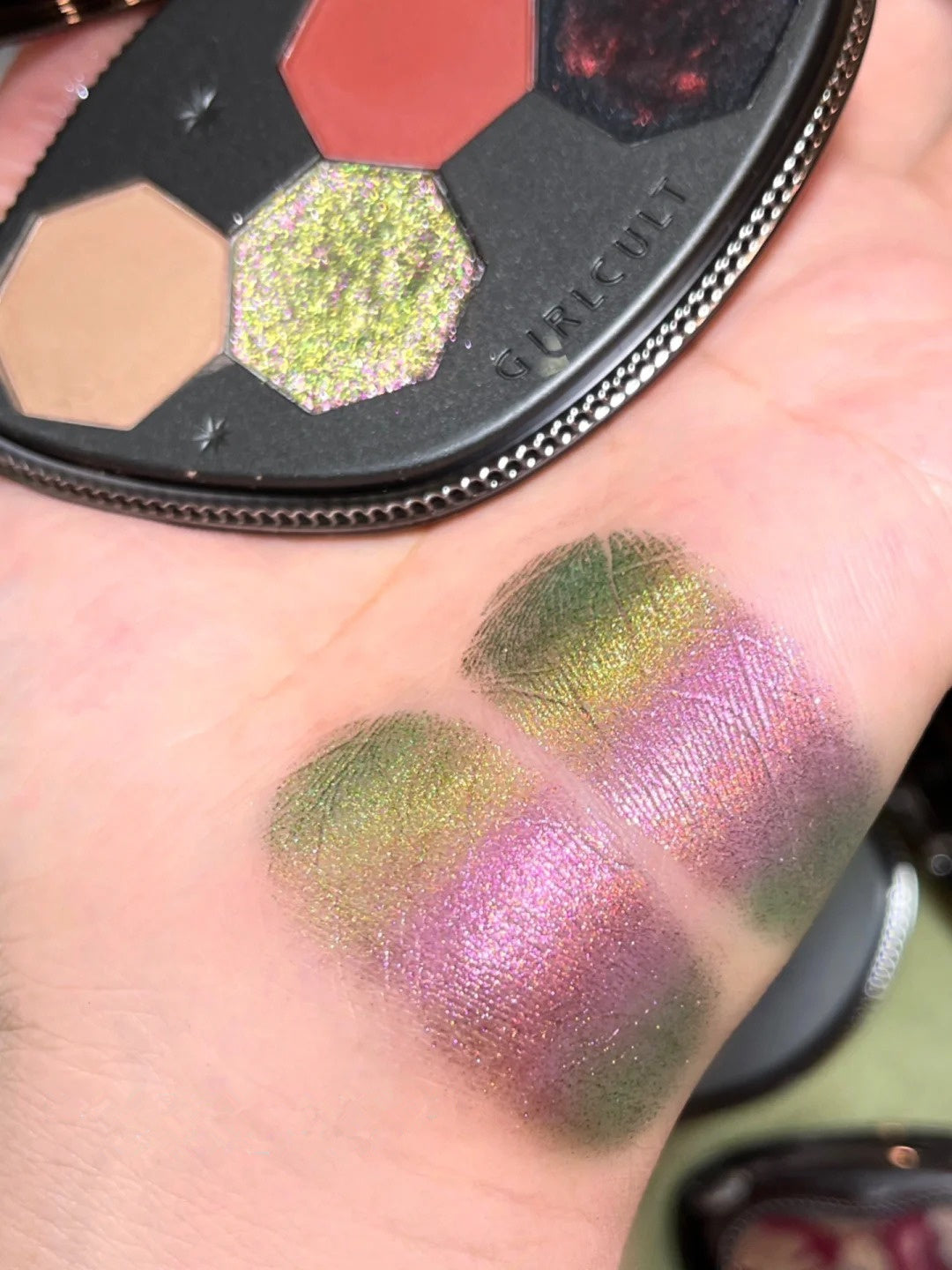 Girlcult Four Great Inventions Series Chameleon Eyeshadow Palette T3719