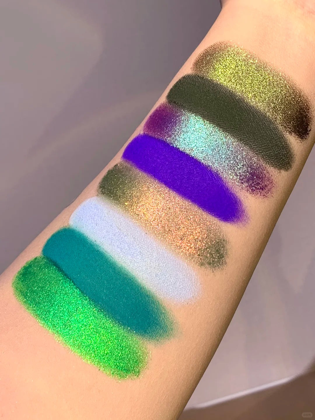 Narimi Misty Silver Lake 8-Color Chameleon Eyeshadow Palette (9.0) T5293