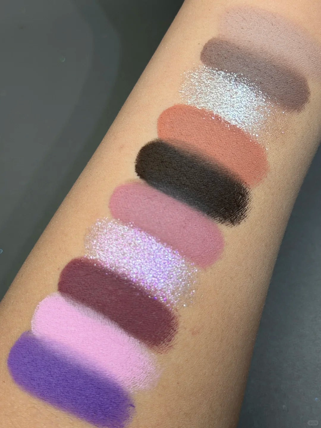 ROINGNEAO Diffuse Fog Smoky Eyeshadow Palette T5400