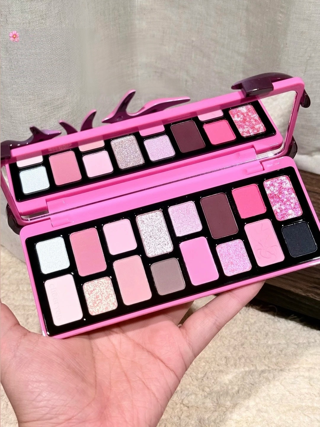 QianYan Fall into Forbidden Garden Collection 16-color Eyeshadow Palette T6023