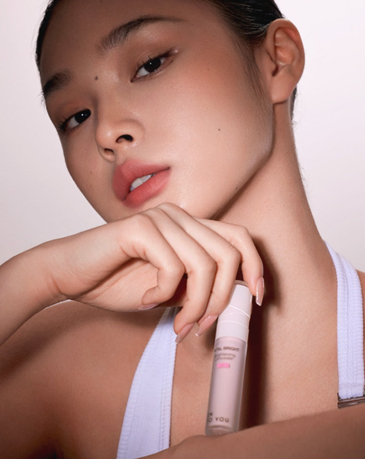 INTO YOU Luftig, fugtgivende og concealervæske T4356