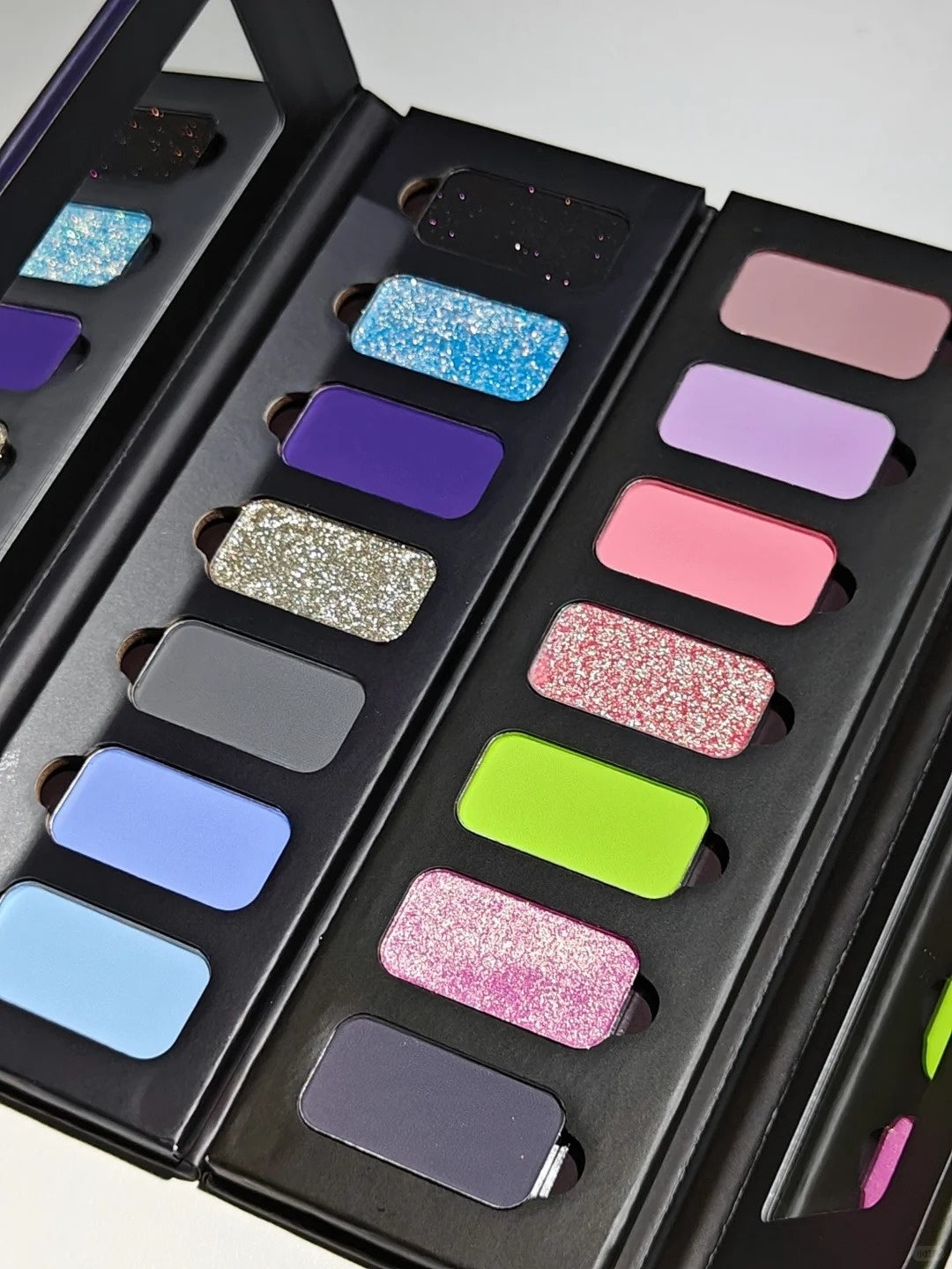 YIZHI Cloud Garden Collection #Mountain Mist Eyeshadow Palette T4994