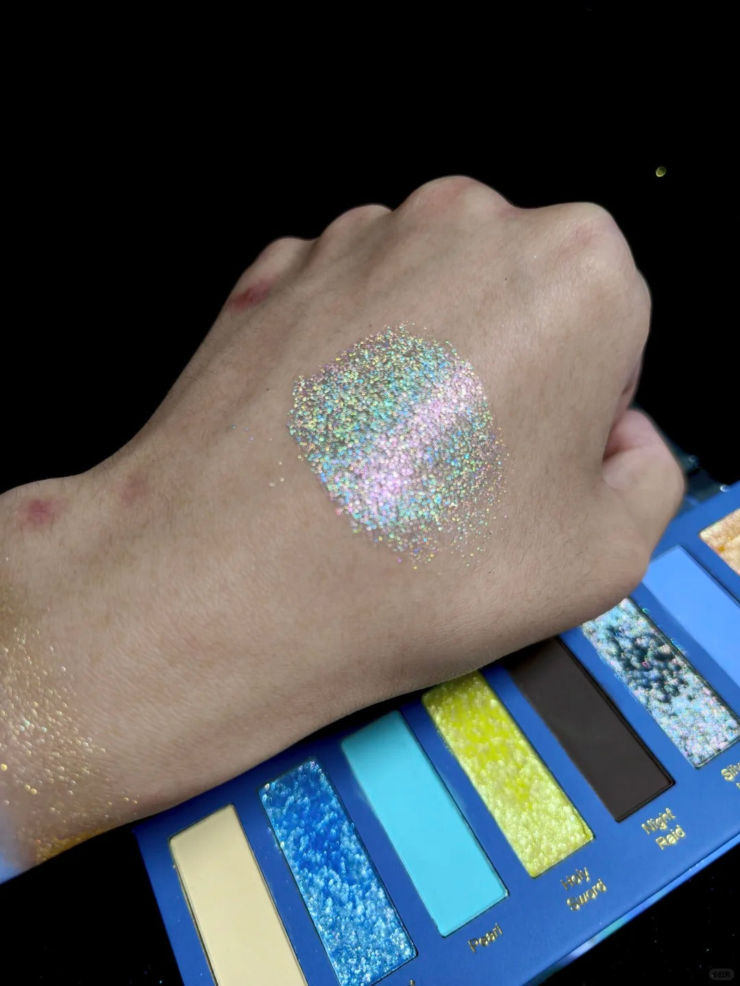 Narimi Pegasus Knight 8-Color Chameleon Eyeshadow Palette (8.0) T4619