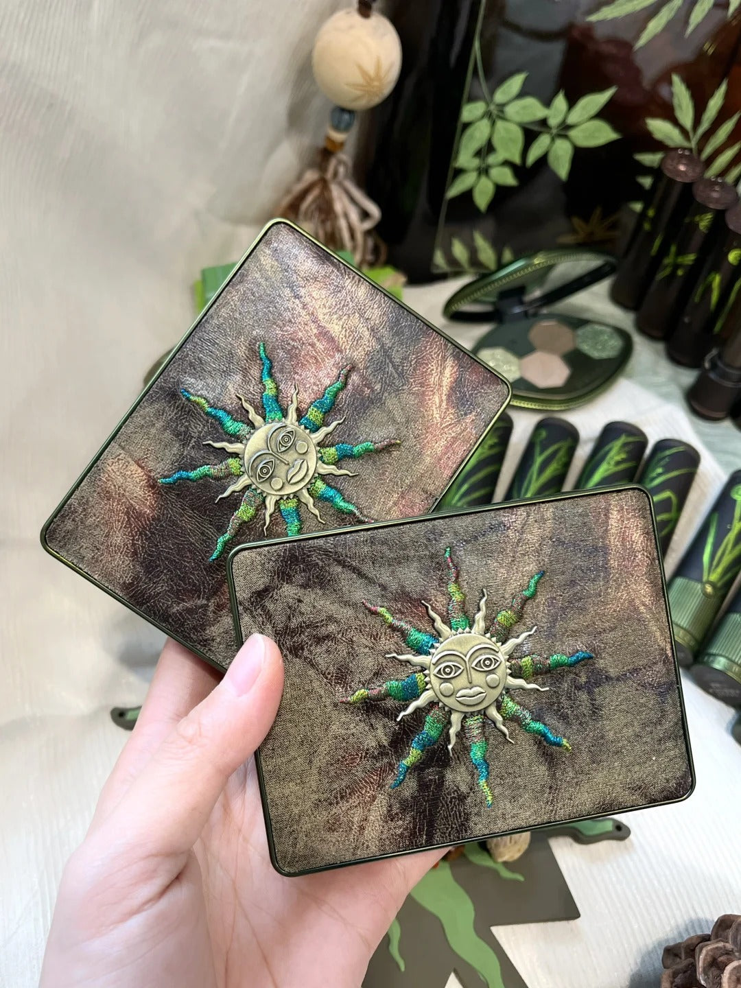 صندوق هدايا مستحضرات التجميل من مجموعة جيرلكت كومبنديوم أوف ماتيريا ميديكا T4485