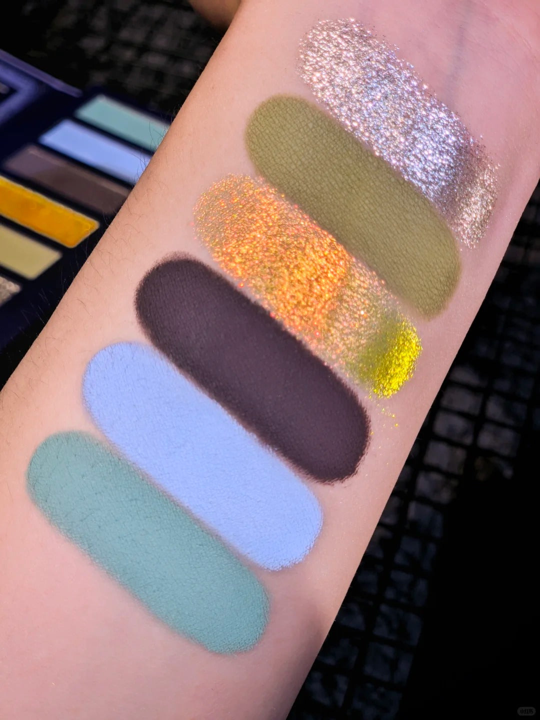 Narimi Pearl 12-Color Chameleon Eyeshadow Palette (10.0) T5799