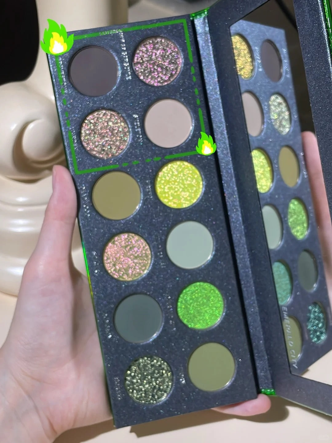 KRYPTEIN COSMETICS Emerald City Chameleon Eyeshadow Palette T5153