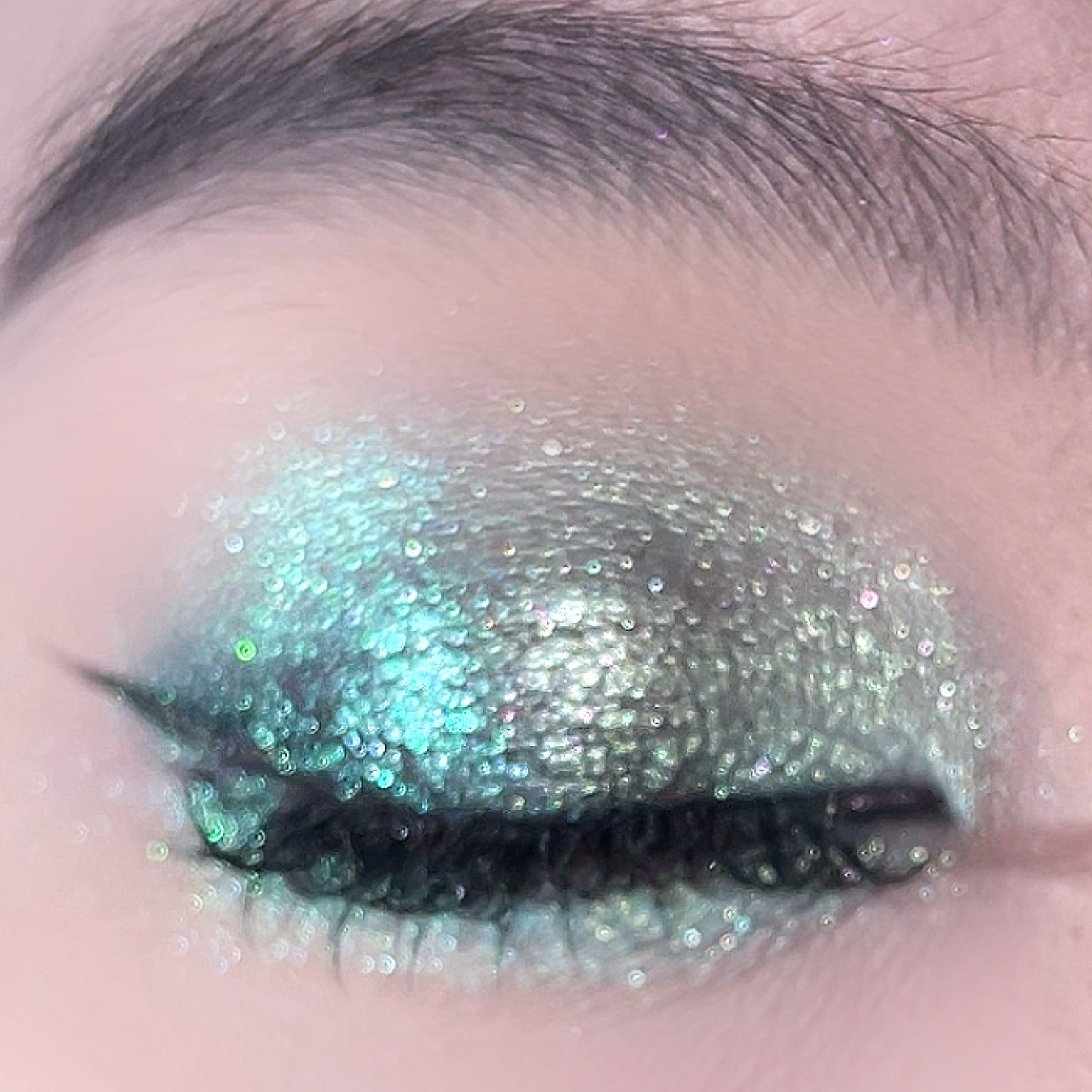 CHARMACY Pearlescent Chameleon Gradient Eyeshadow T3954