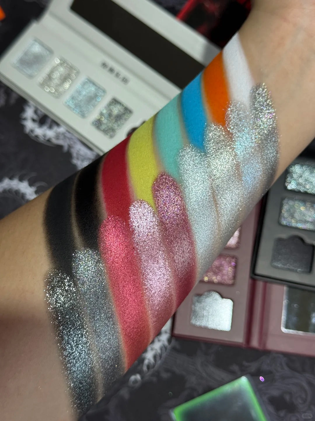 EXILEJOY Color Difference Collection Red Eyeshadow Palette T5218