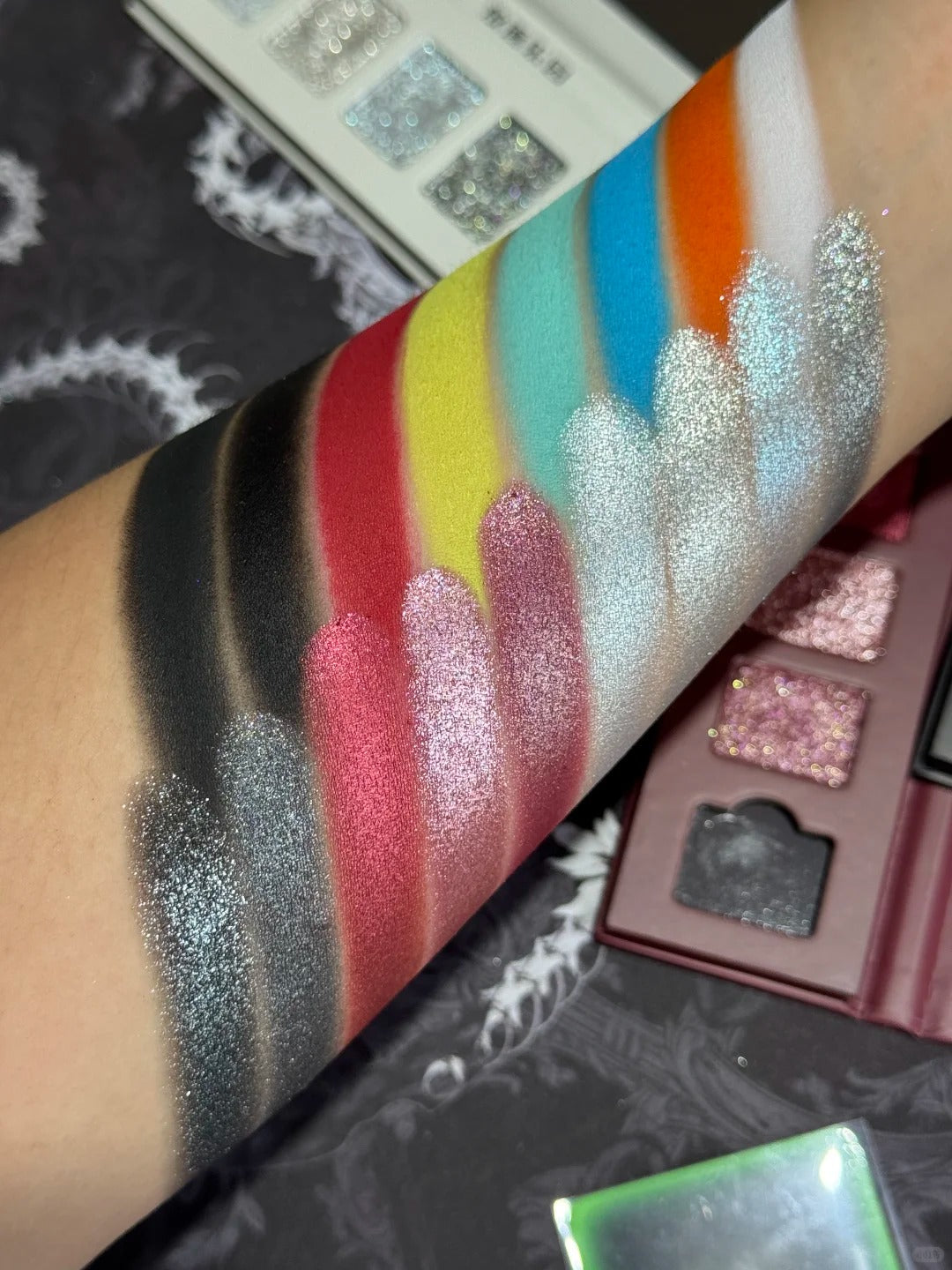 EXILEJOY Color Difference Collection Black Eyeshadow Palette T5217