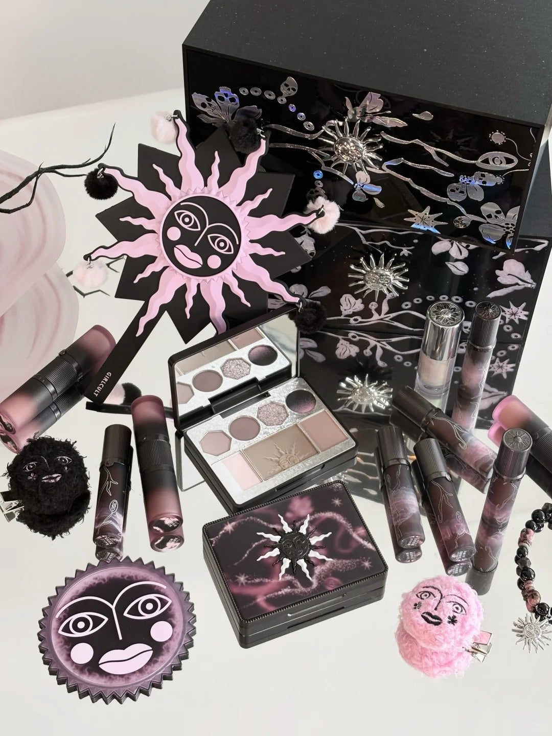 Girlcult Peach Blossom Utopia Collection Makeup Gift Box T5696