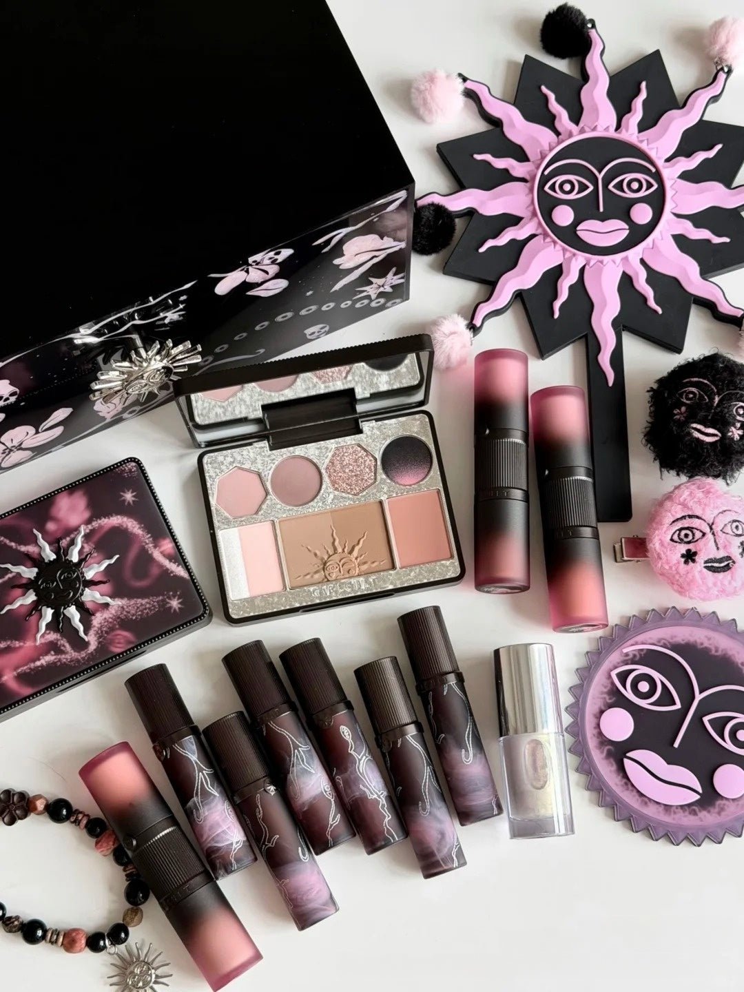 Girlcult Peach Blossom Utopia Collection Makeup Gift Box T5696