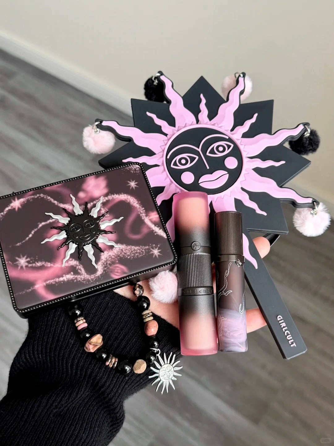Girlcult Peach Blossom Utopia Collection Makeup Gift Box T5696