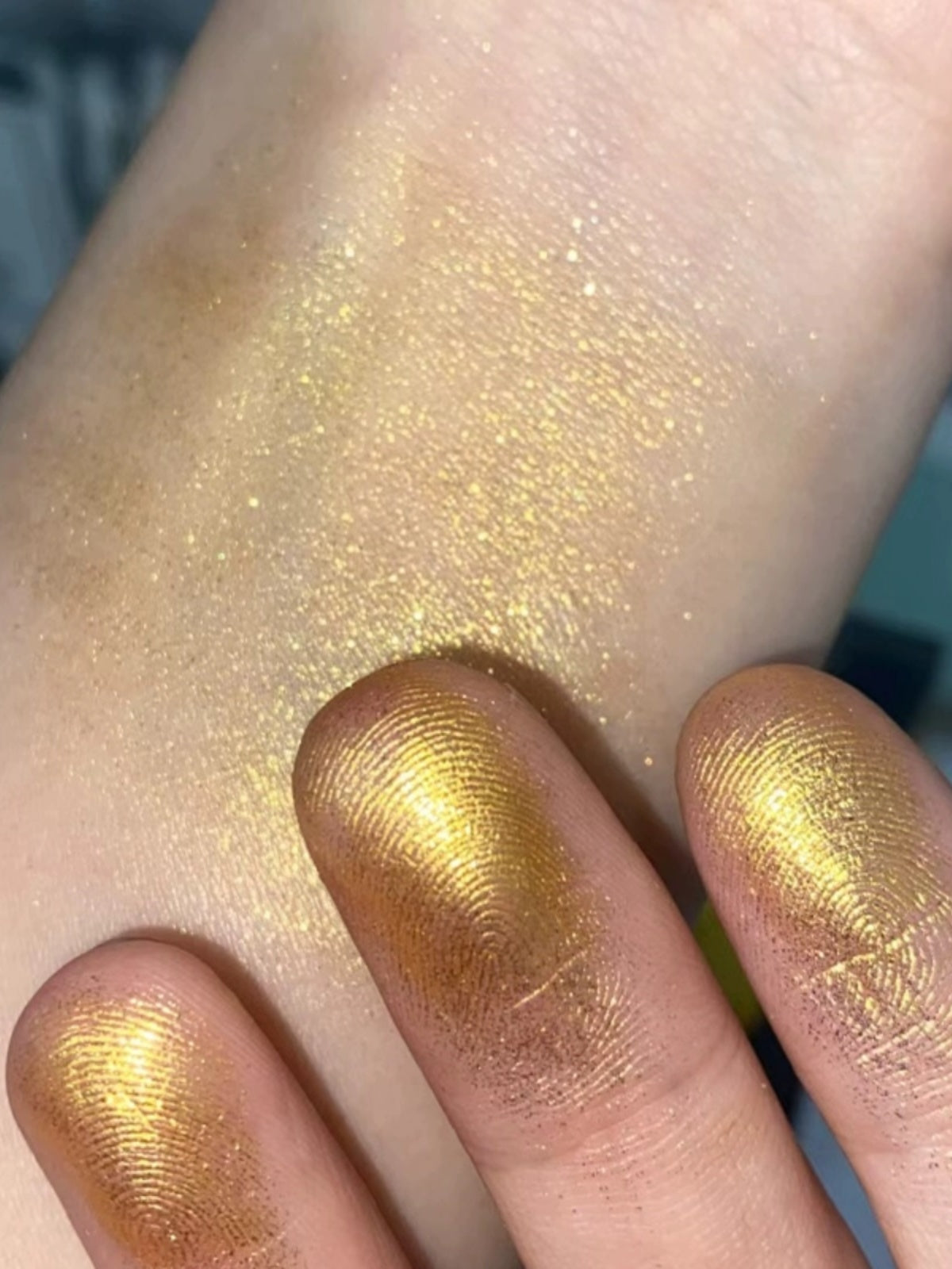 SUET NEI Gold & Silver Diamond Pearlescent Eyeshadow T4084