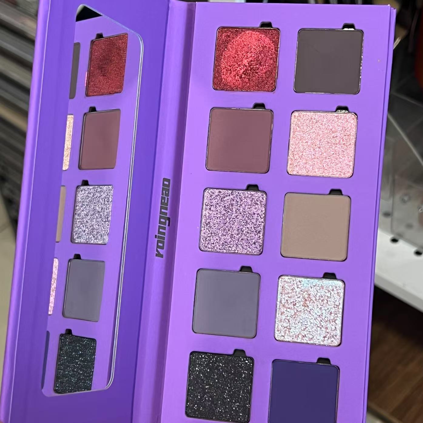 ROINGNEAO Grayscale Awareness Smoky Eyeshadow Palette T5095